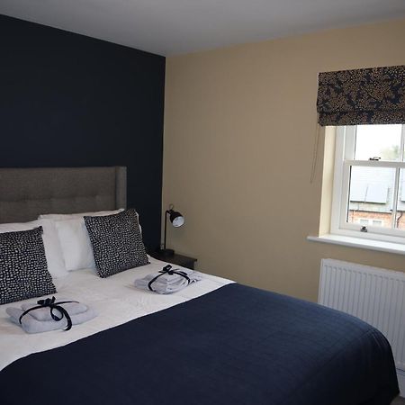 Canal View Cottage With Log Fire & Parking Blisworth Ngoại thất bức ảnh