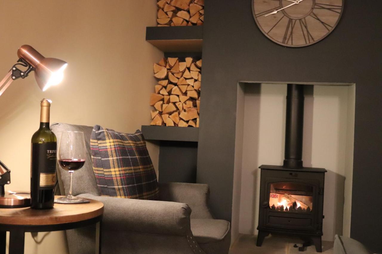 Canal View Cottage With Log Fire & Parking Blisworth Ngoại thất bức ảnh