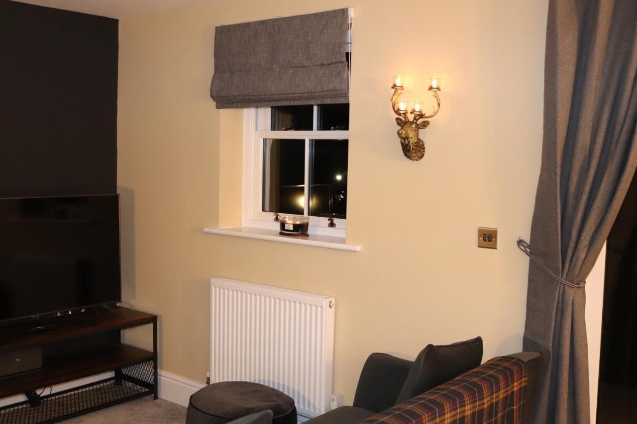 Canal View Cottage With Log Fire & Parking Blisworth Ngoại thất bức ảnh